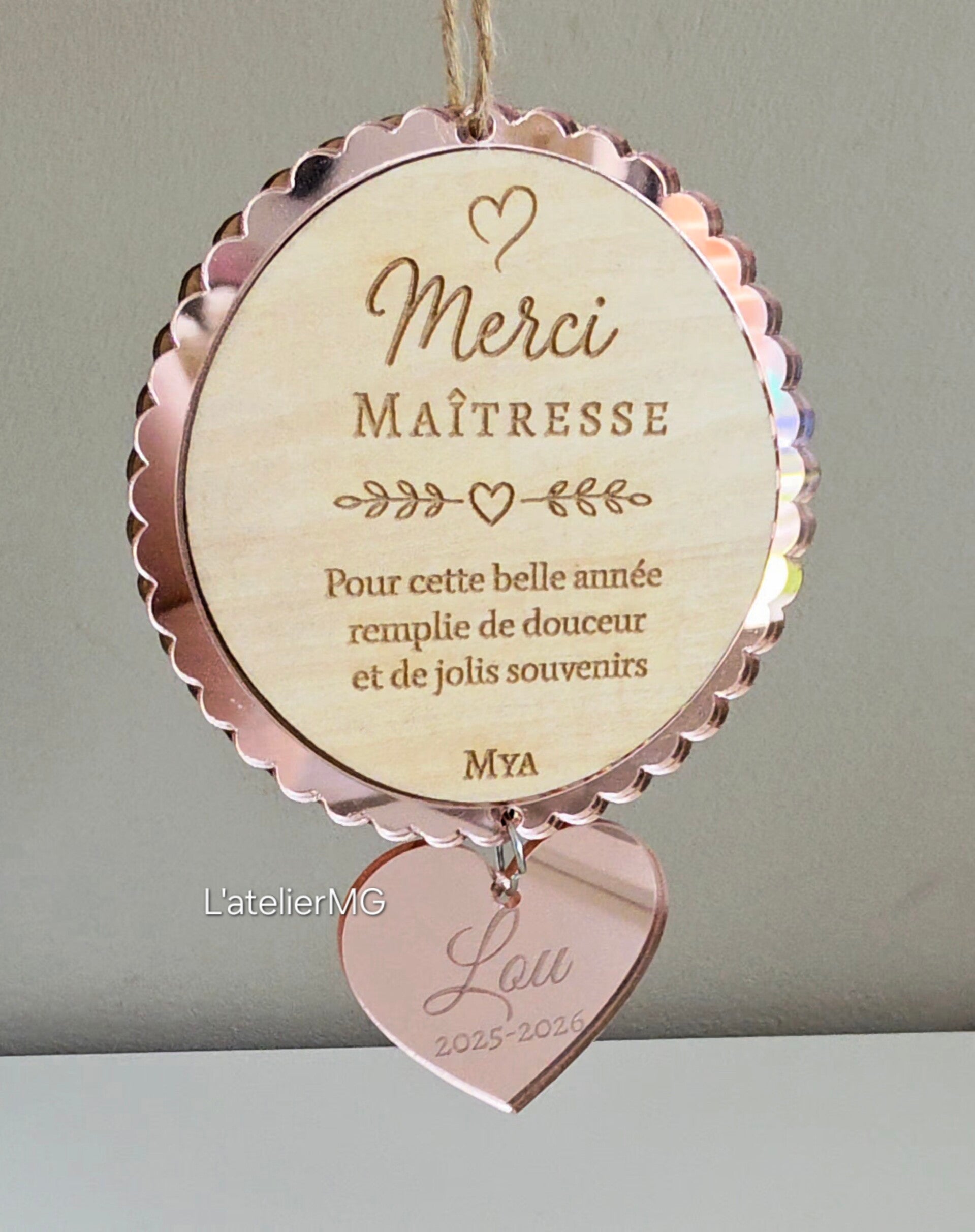 Cadeau Maîtresse Personnalisé Fin d’Année | Suspension Bois Rose Gold & Gold | Cadeau Nounou ATSEM Crèche