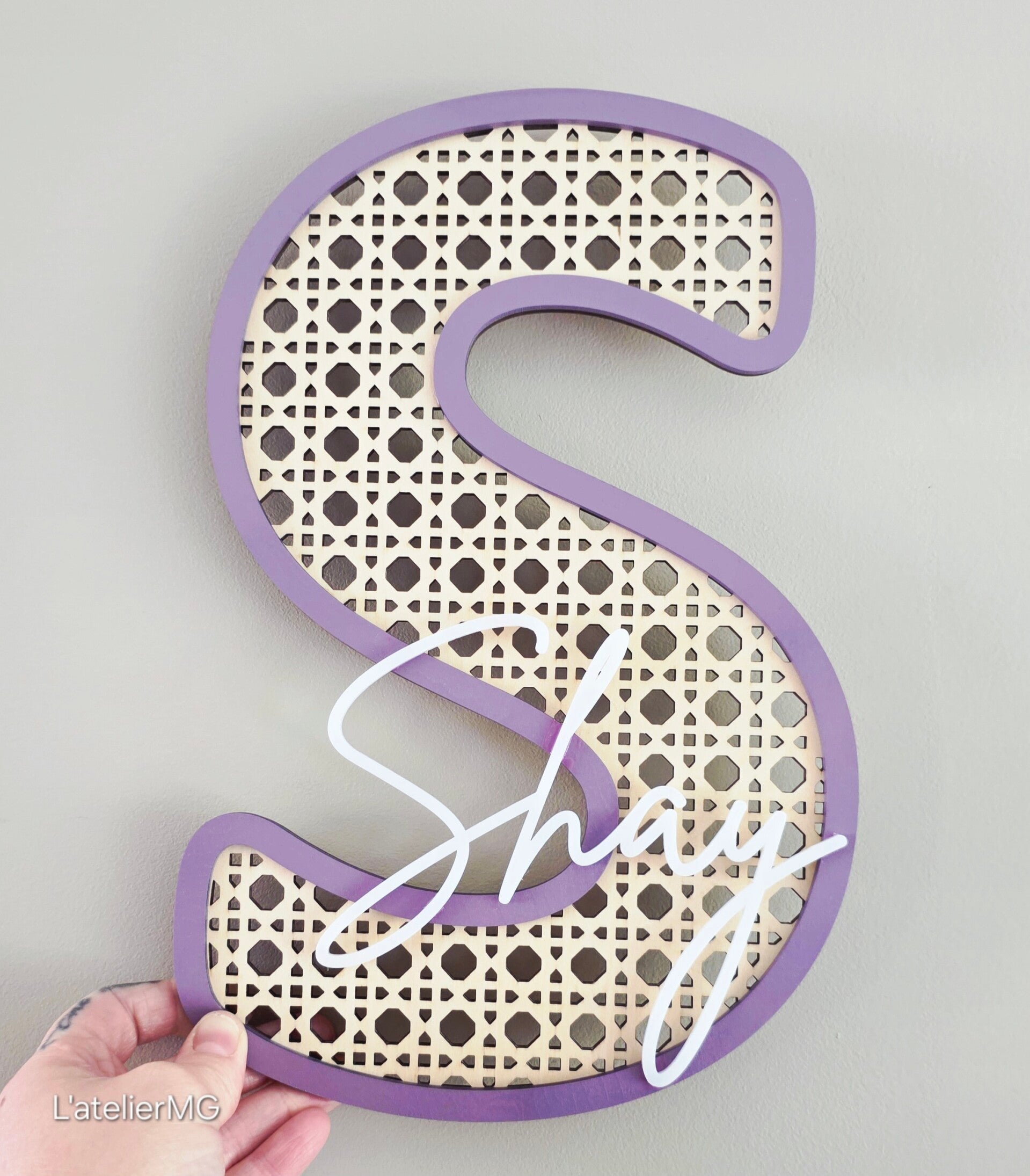 Lettre décorative motif cannage