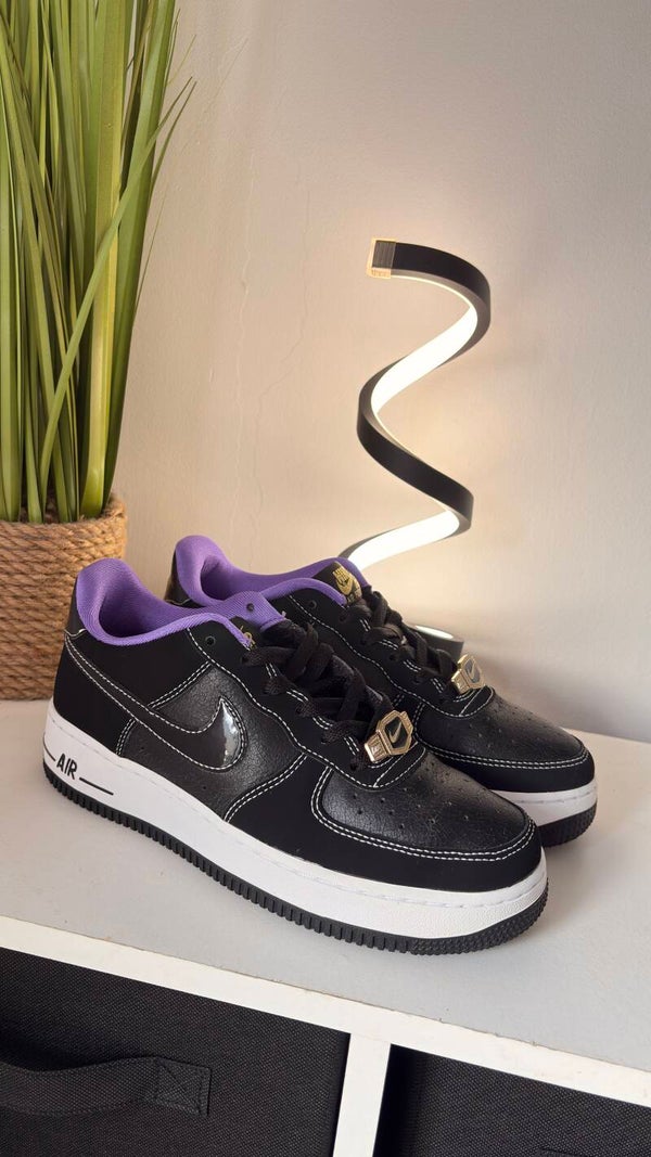 Black Air Force 1 - Size 5.5