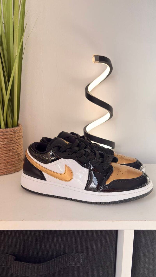 Jordan Low 1s - Black & Gold - Size 5