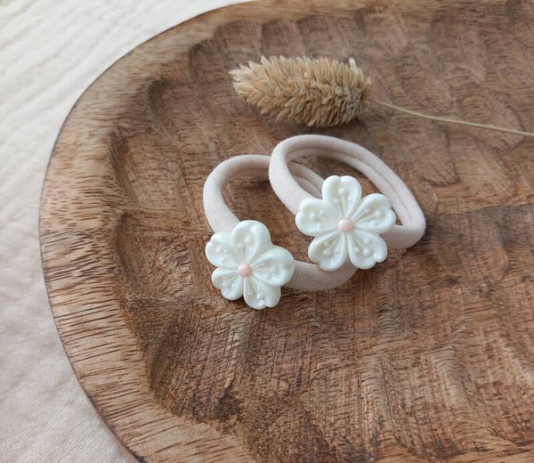 Elastiek white flower