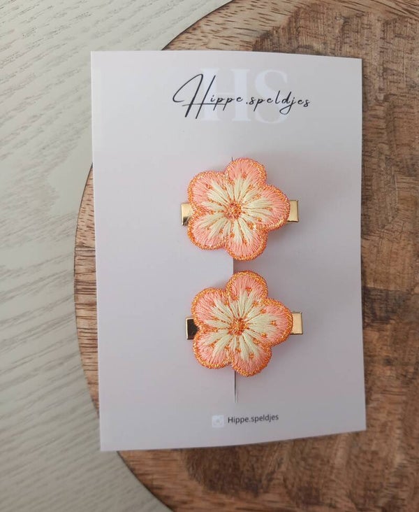 Alligator - Orange flower