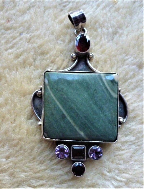 Serpentijn, granaat en Amethist, 925 zilver.
