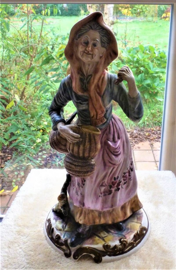 Prachtig beeld Oude vrouw van Armani Capodimonte Gebruikt