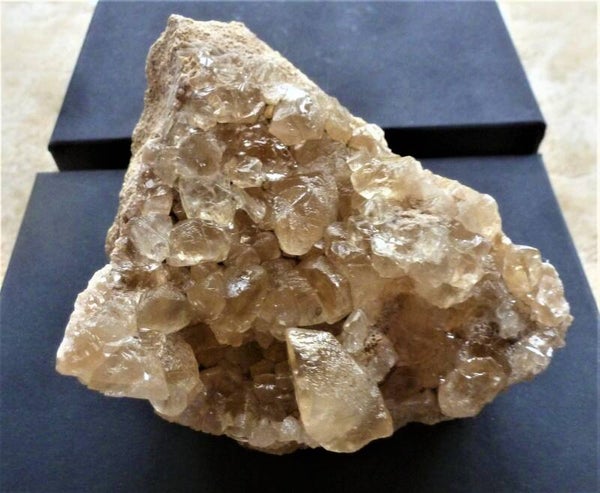 Prachtige Honingcalciet kristallen