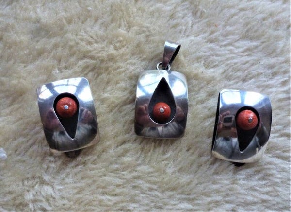 Oorclips en hanger , zilver en koraal.