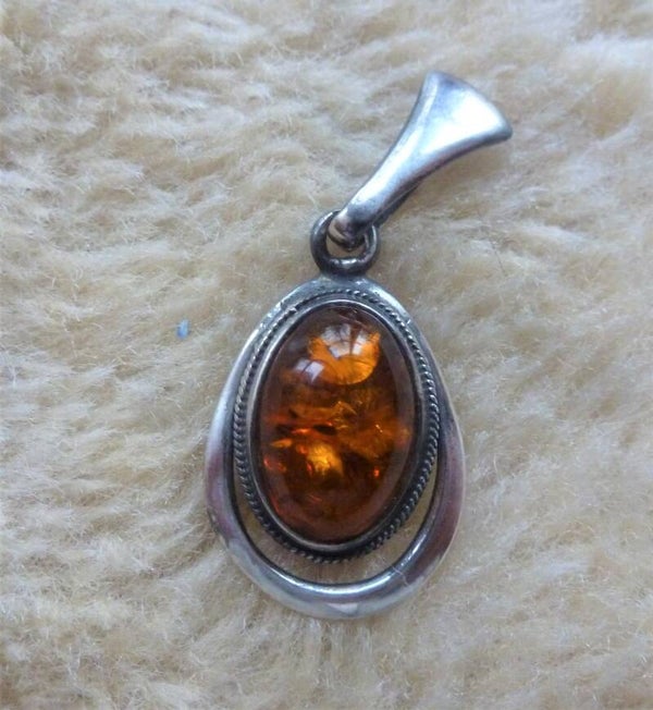 Barnsteenhanger met Zilver