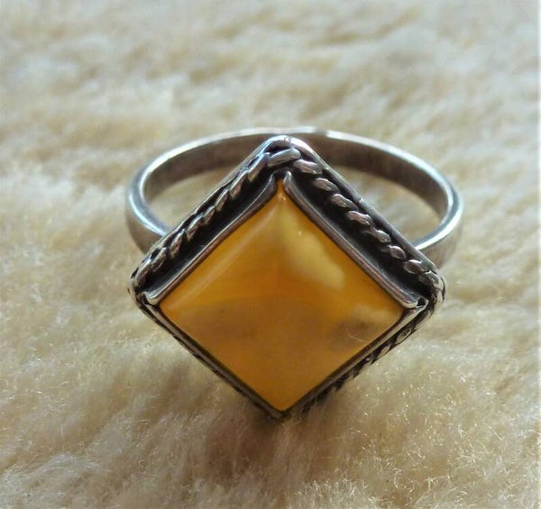 Ring met gele Barnsteen 925 zilver