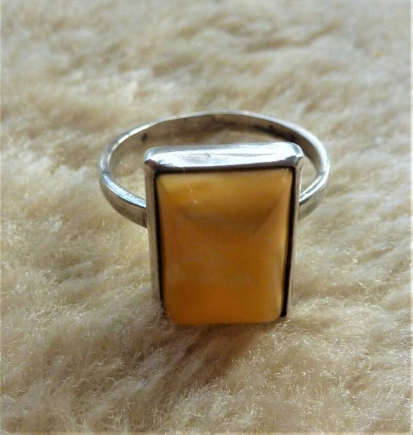 Ring met gele Barnsteen 925 zilver