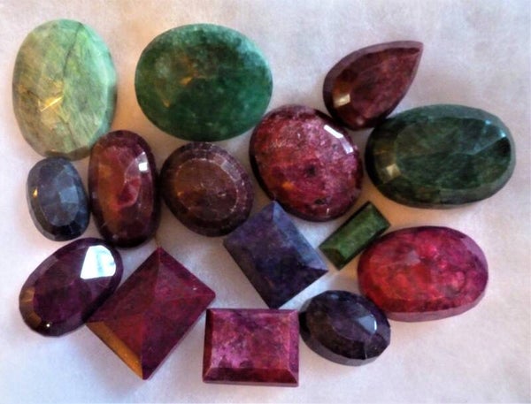 Grote Robijn, Smaragd en Saffier Facet.   Voorbeeld