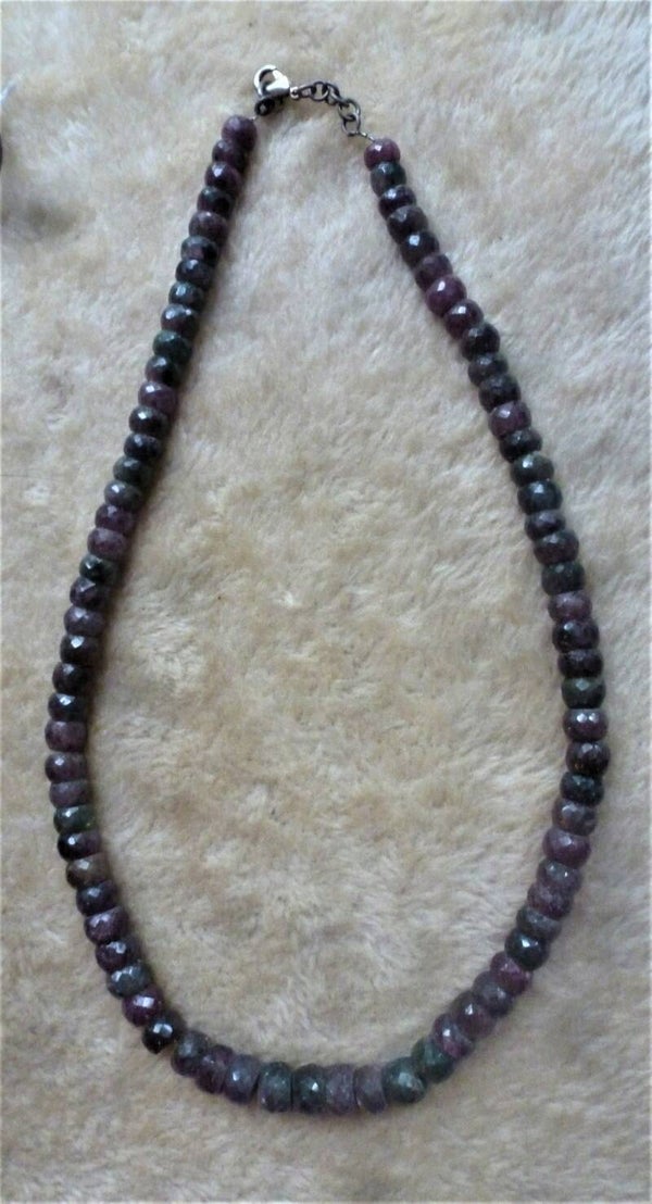 Moedersteen met Robijn Facet 8 tot 10 mm