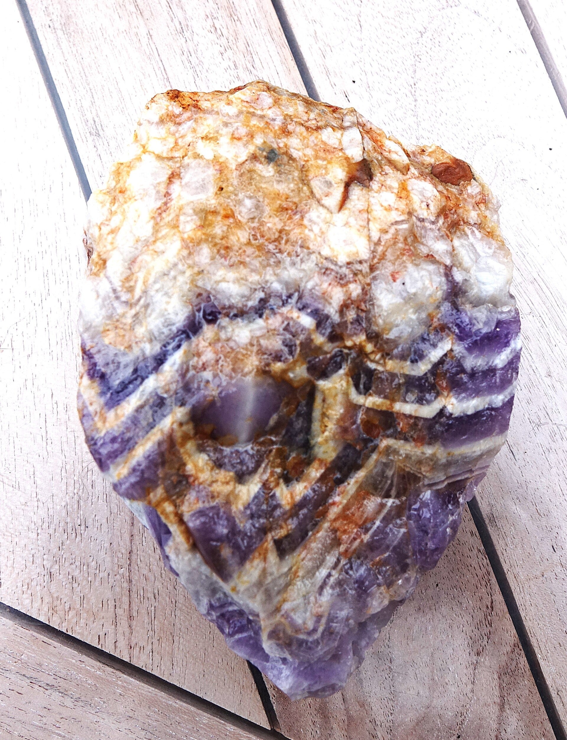 Chevron Amethyst uit Afrika.