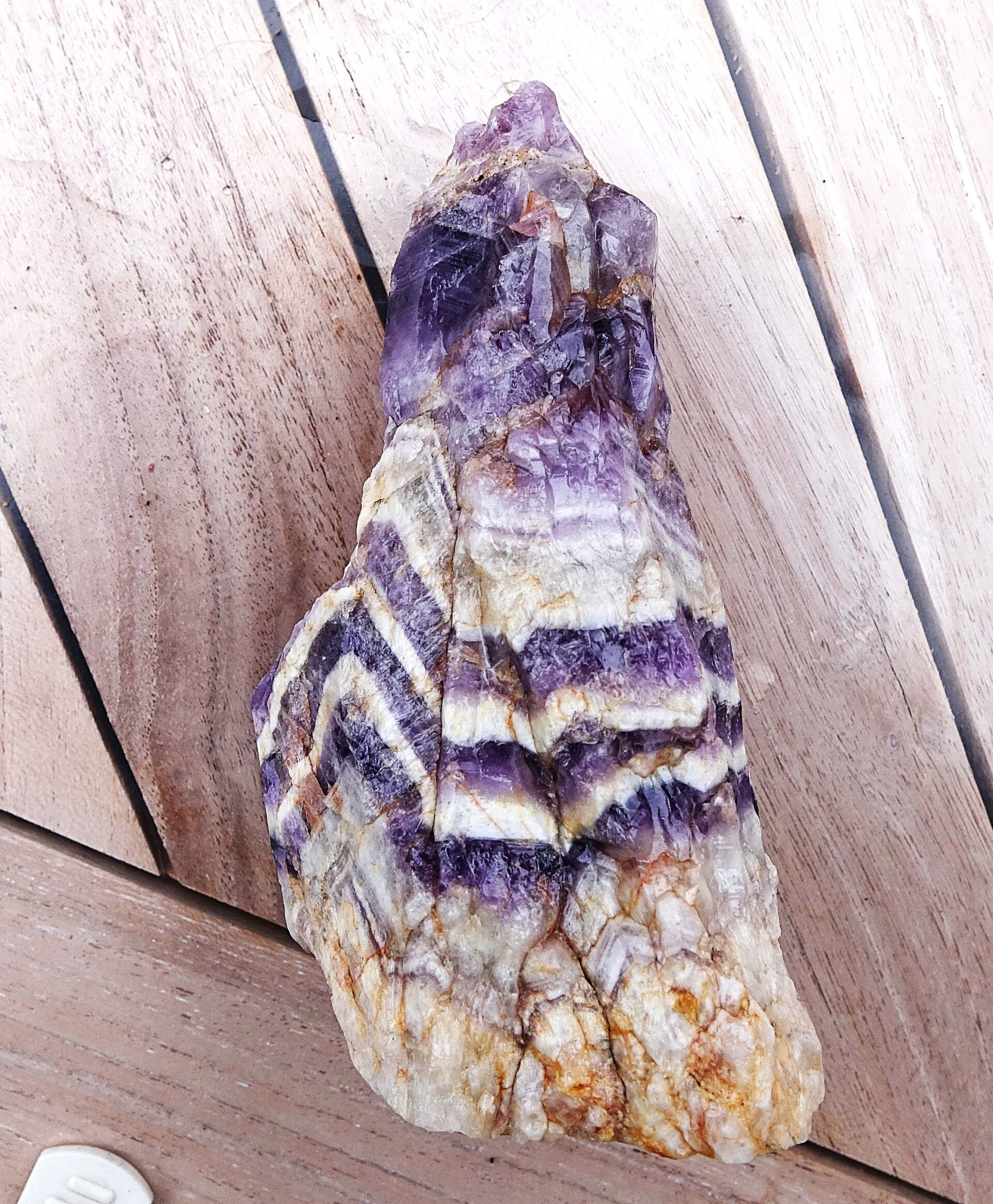 Chevron Amethyst uit Afrika.