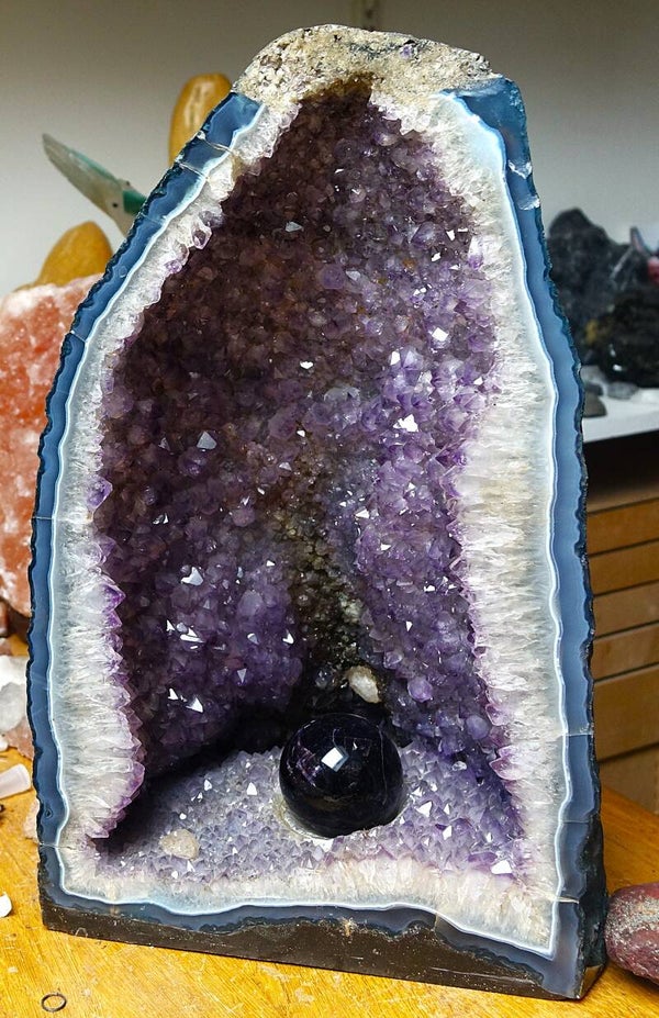 Mooie Amethist geode met bol 9 kg