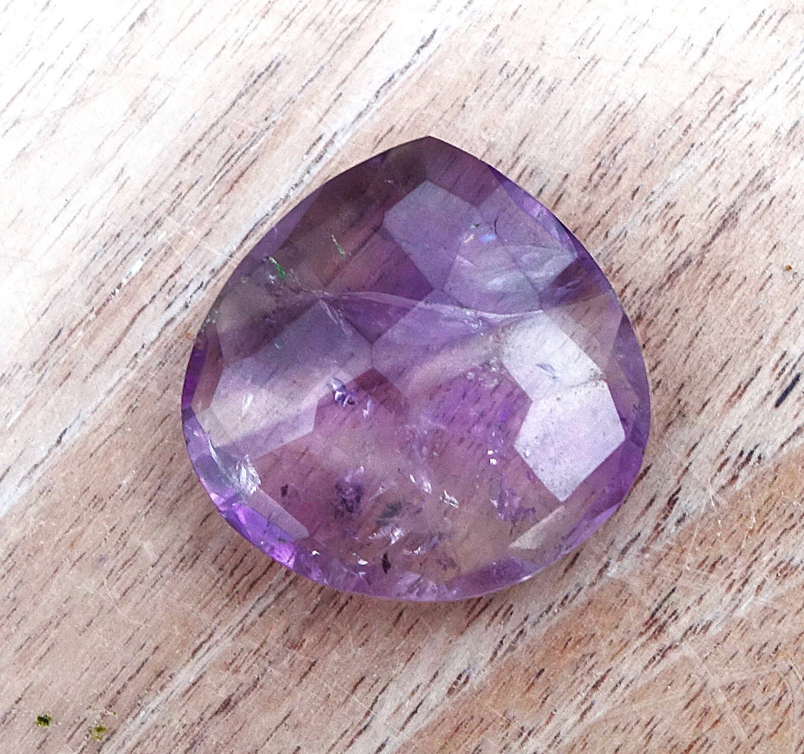 Mooie tweezijdig gefacetteerde Amethist