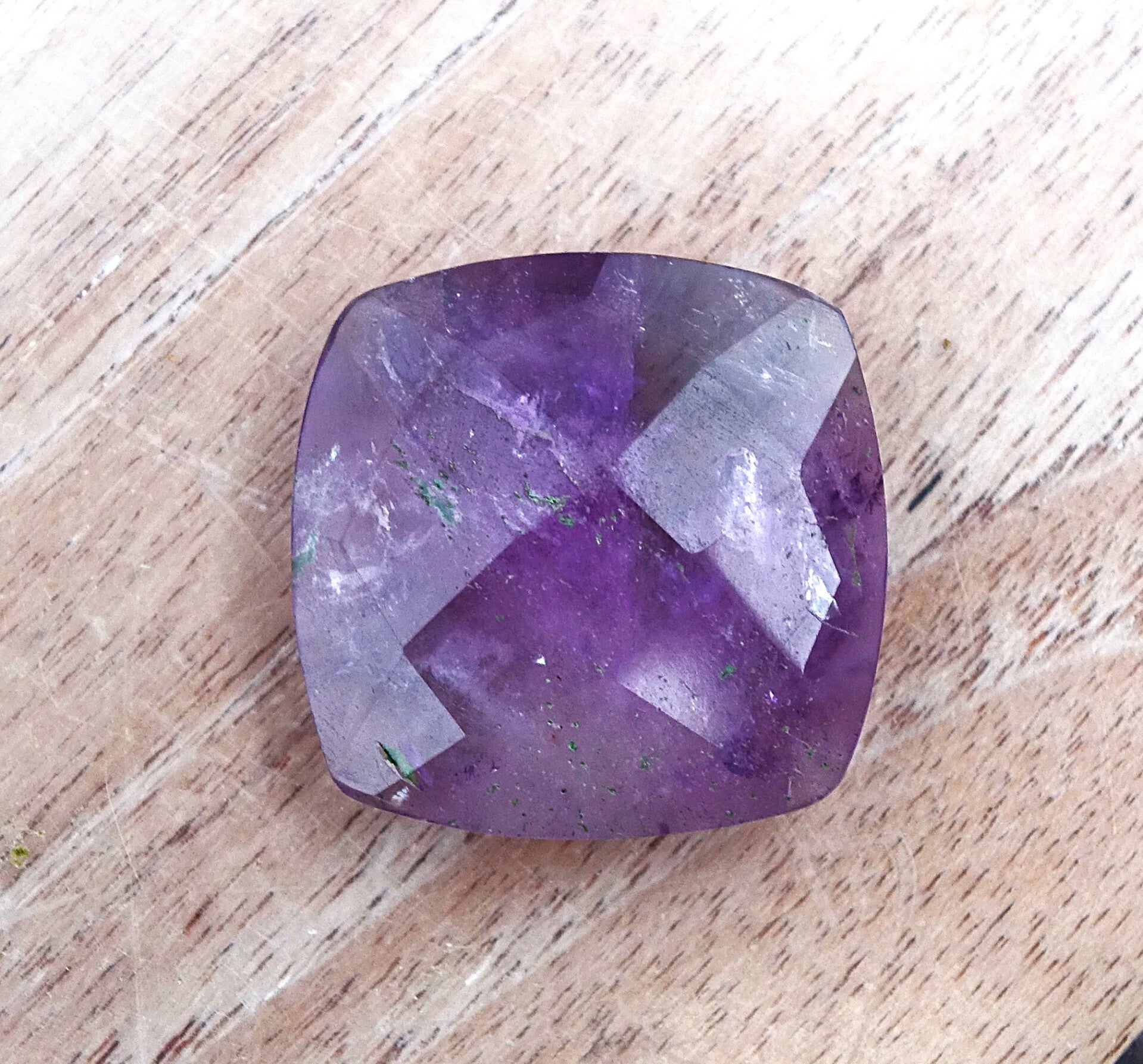 Mooie tweezijdig gefacetteerde Amethist