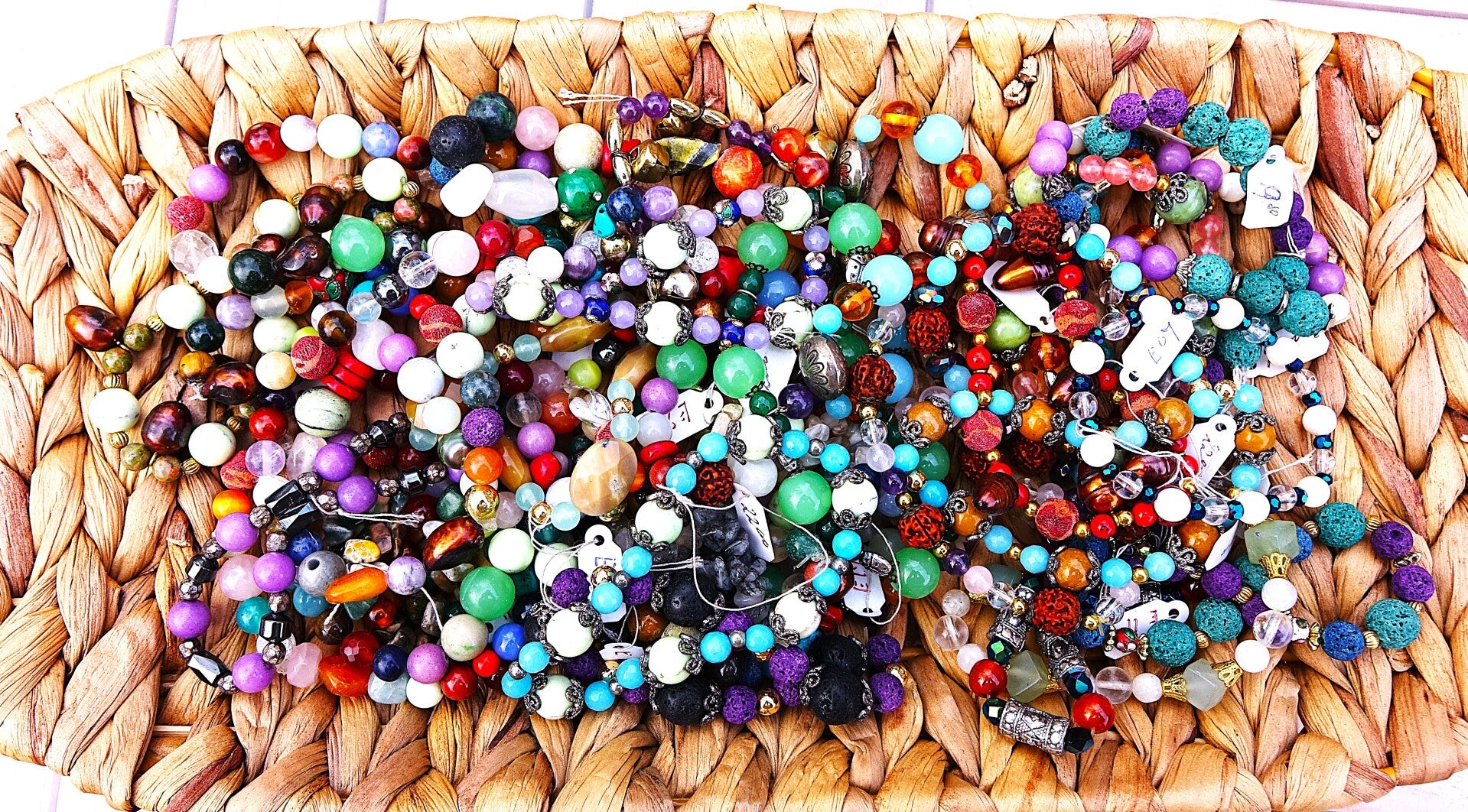 Aanbieding veelkleurige armbanden per drie