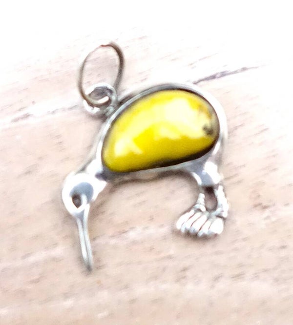 Mooie gele barnsteenhanger met zilver