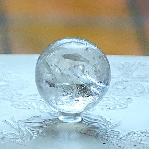 Mooie Bergkristalbol 4.7 cm