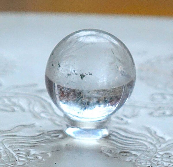 Mooie Bergkristalbol 4.7 cm