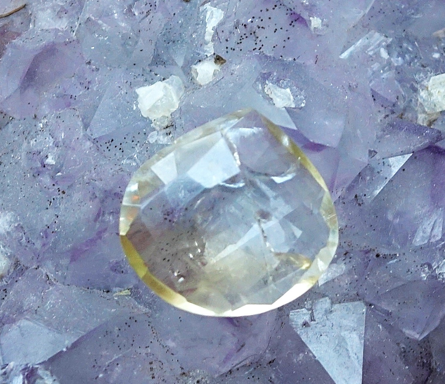 Mooie tweezijdig gefacetteerde Citrien