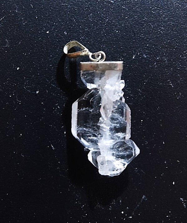 Mooie Fadenkwarts hanger uit Pakistan met 925 zilver.