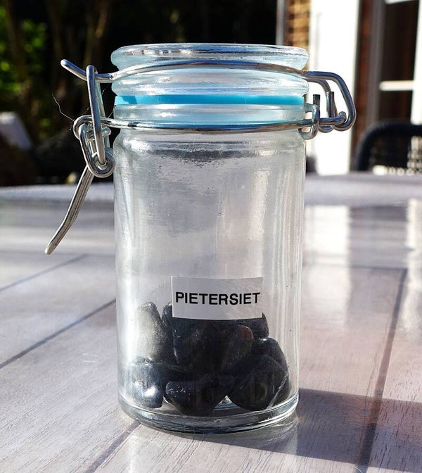 Mineralenglaasje met Pietersiet 1
