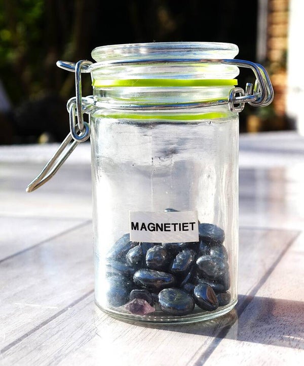 Mineralenglaasje met Magnetiet 4