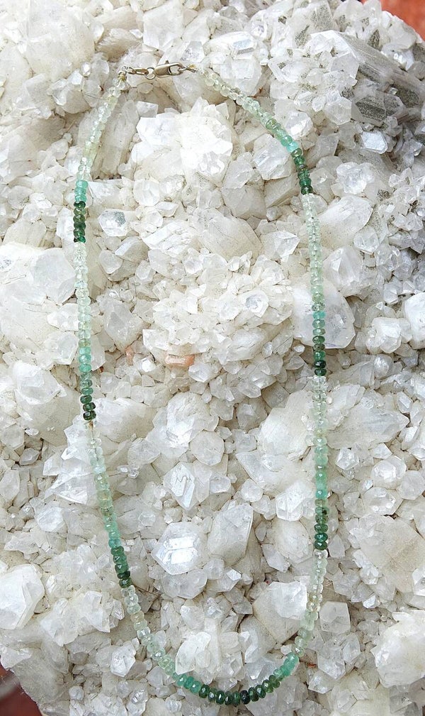 Mooi Smaragd collier .