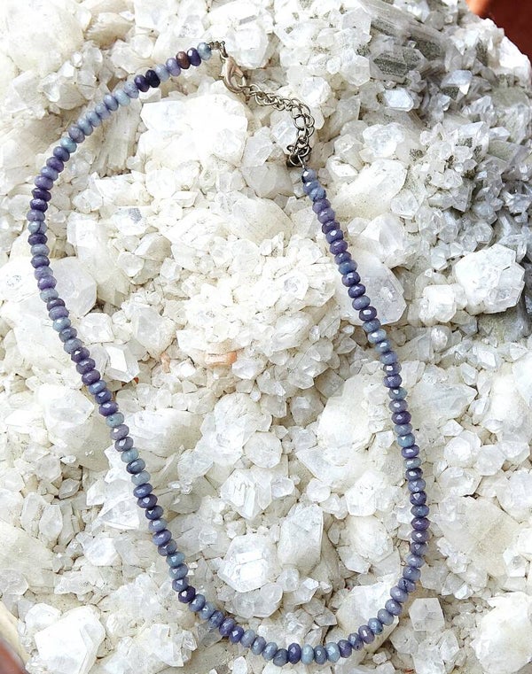 Mooi Blauwe Saffier collier .