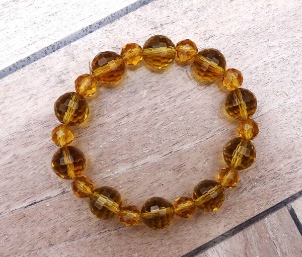 Mooie gefacetteerde armband van kristal