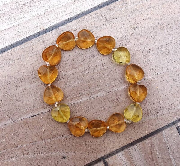 Mooie gefacetteerde armband met Hartjes van kristal