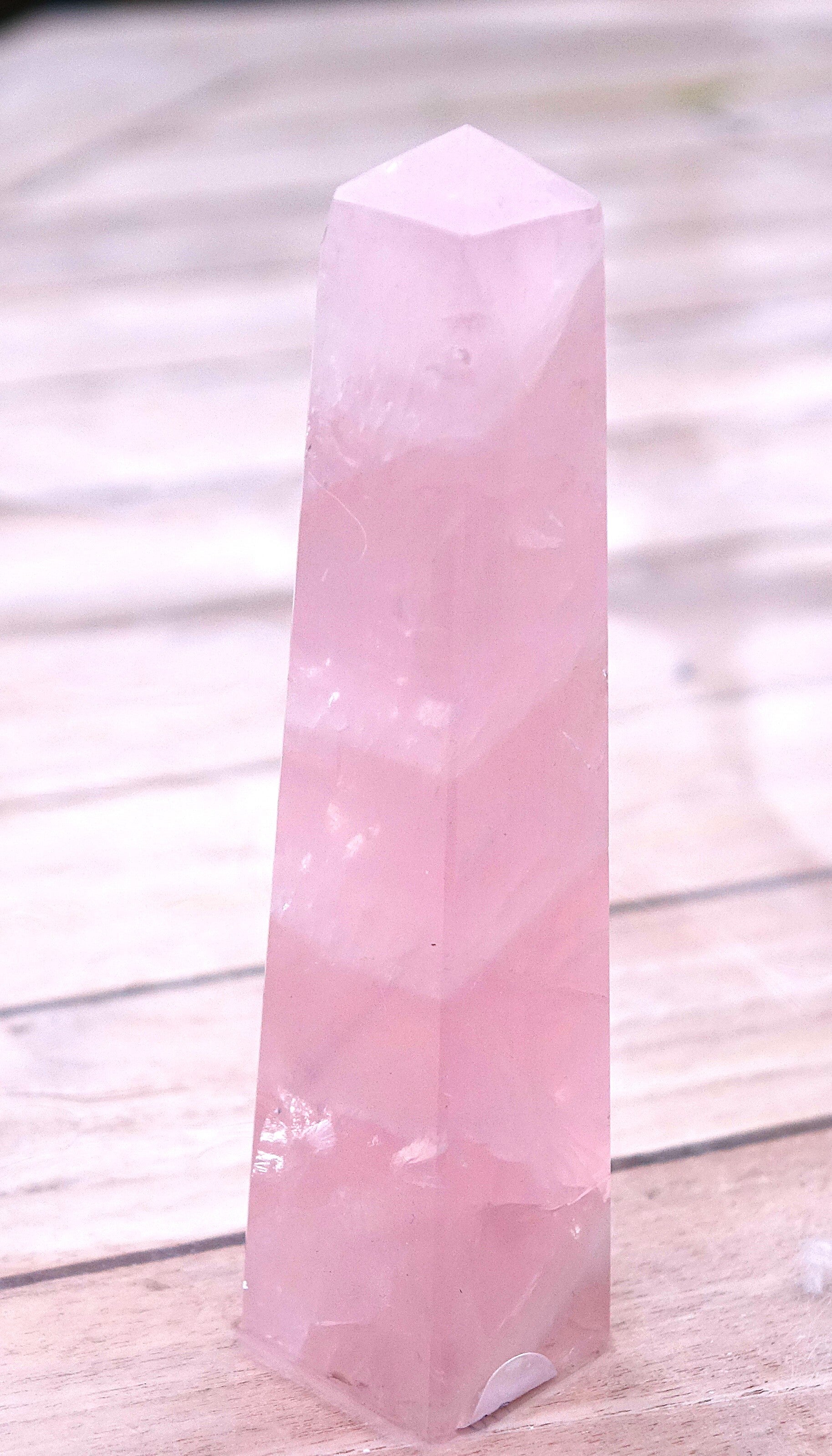 Obelisk van rozekwarts