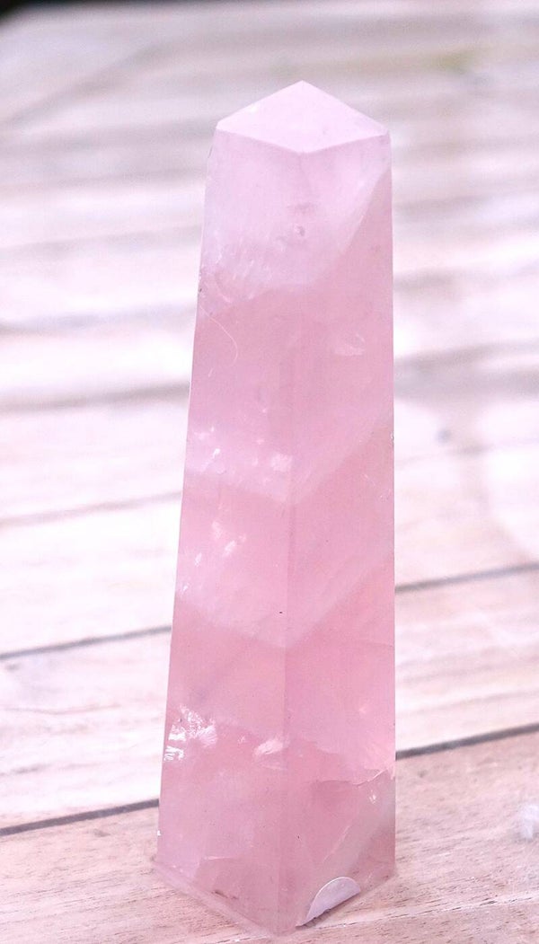 Obelisk van rozekwarts