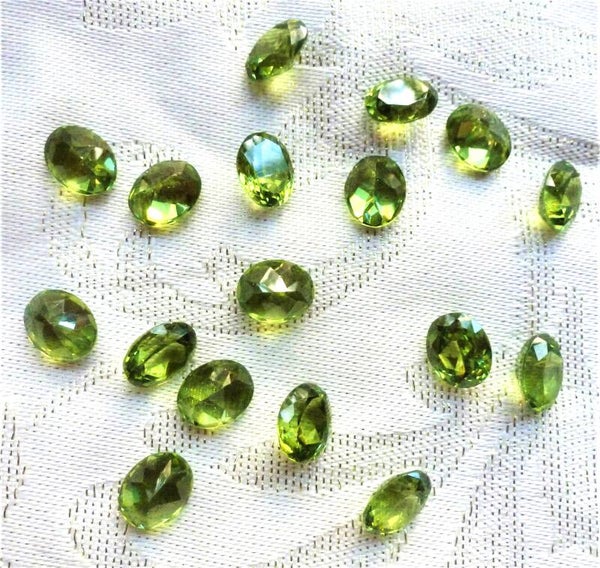 Peridot gefacceteerde cabochons ovaal , Per stuk