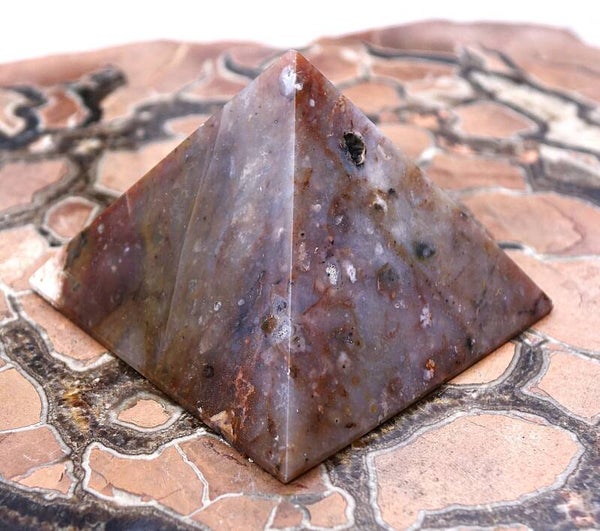 Mooie Piramide van Agaat met kristal geode