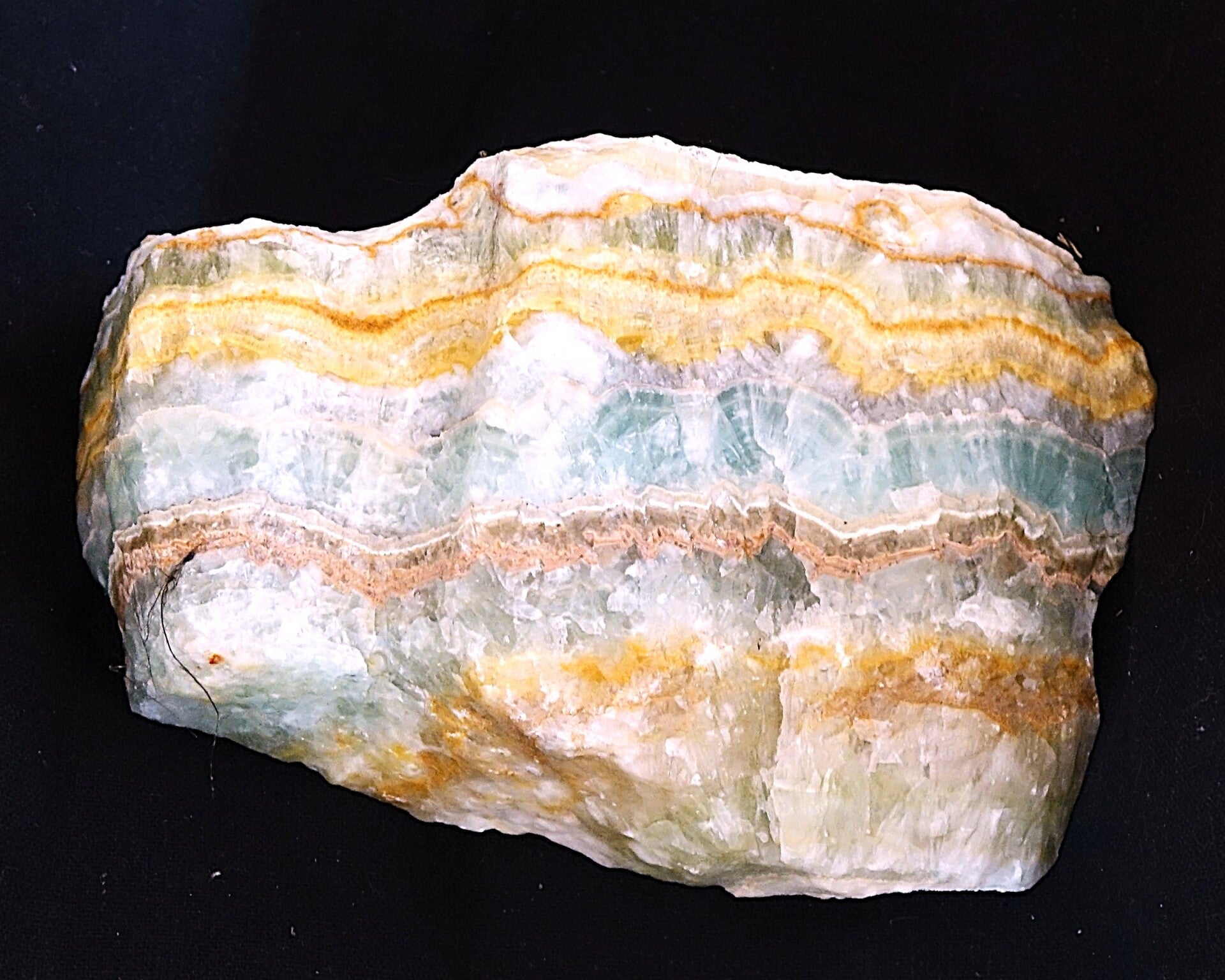 Mooi groot stuk regenboog Calsiet 2.44 kg