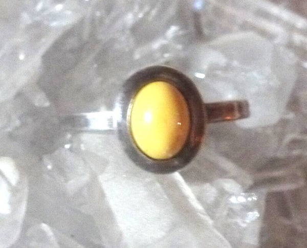 Mooie ring met gele barnsteen en 925 zilver