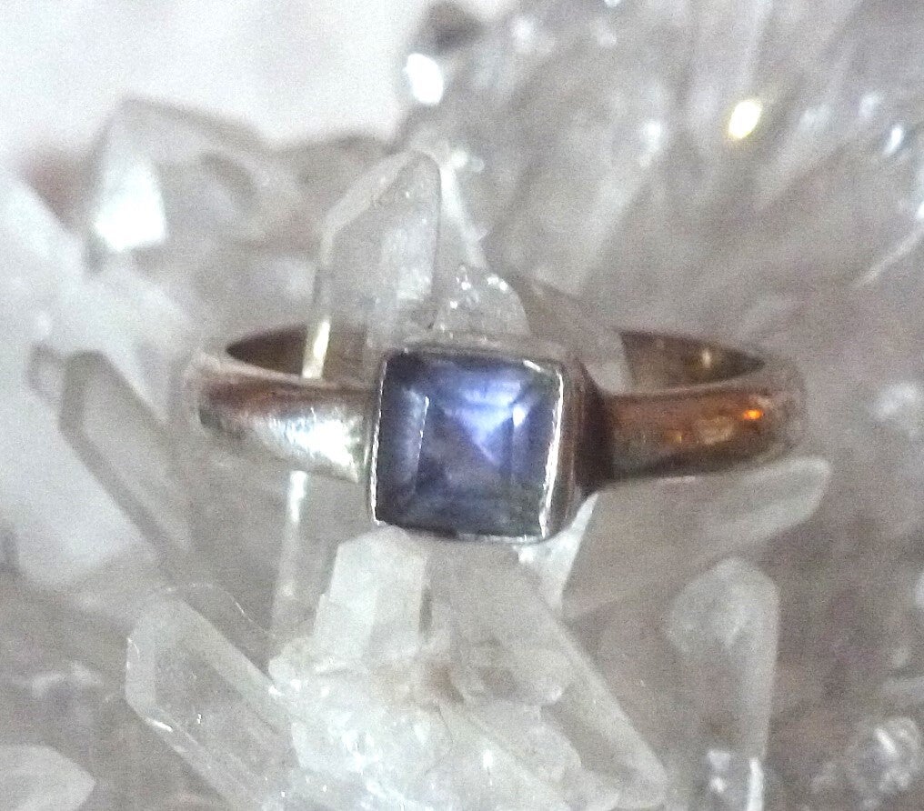 Mooie ring met Saffier en 925 zilver