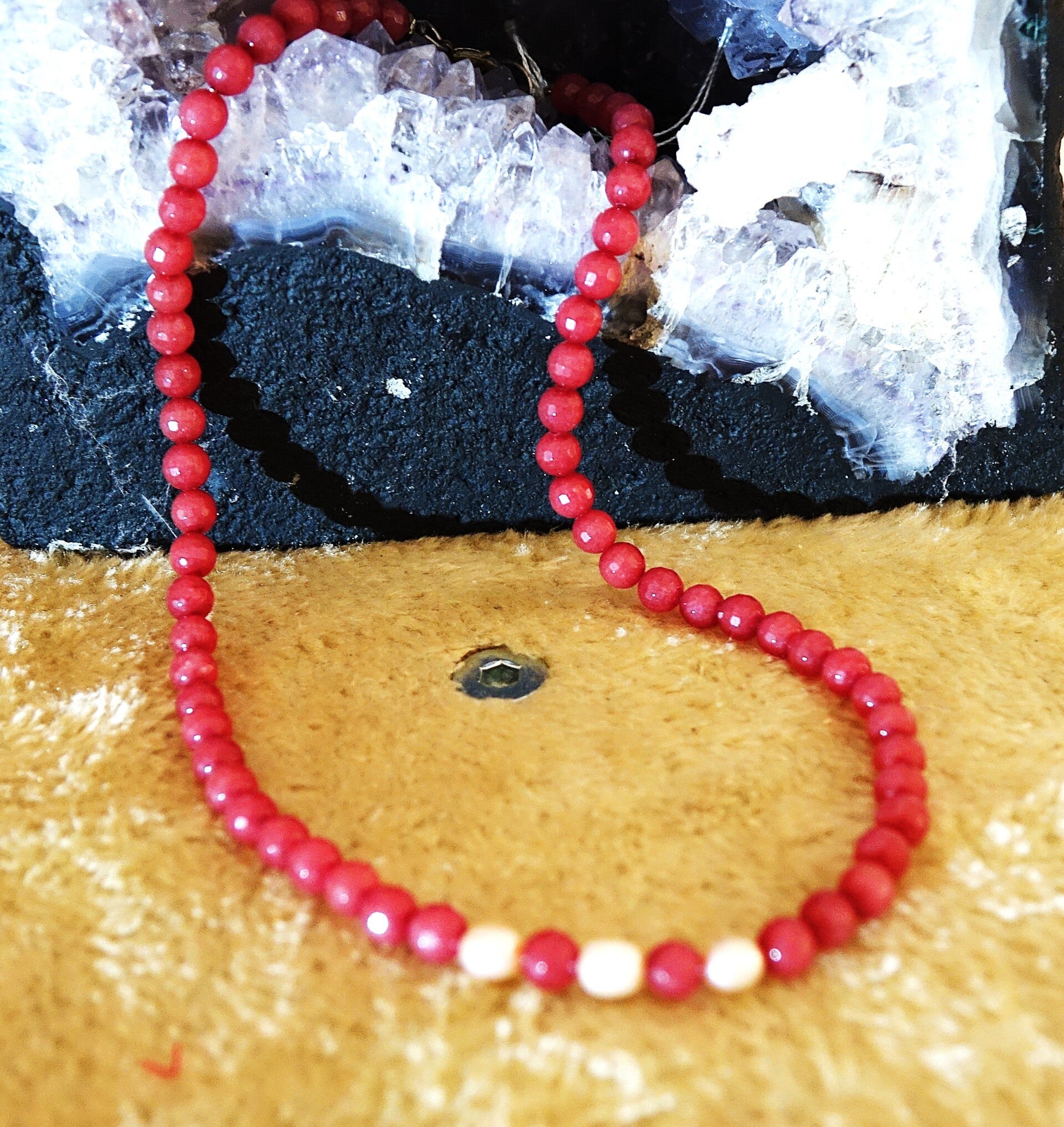 Mooie facet Robijn collier met Biwa Parel