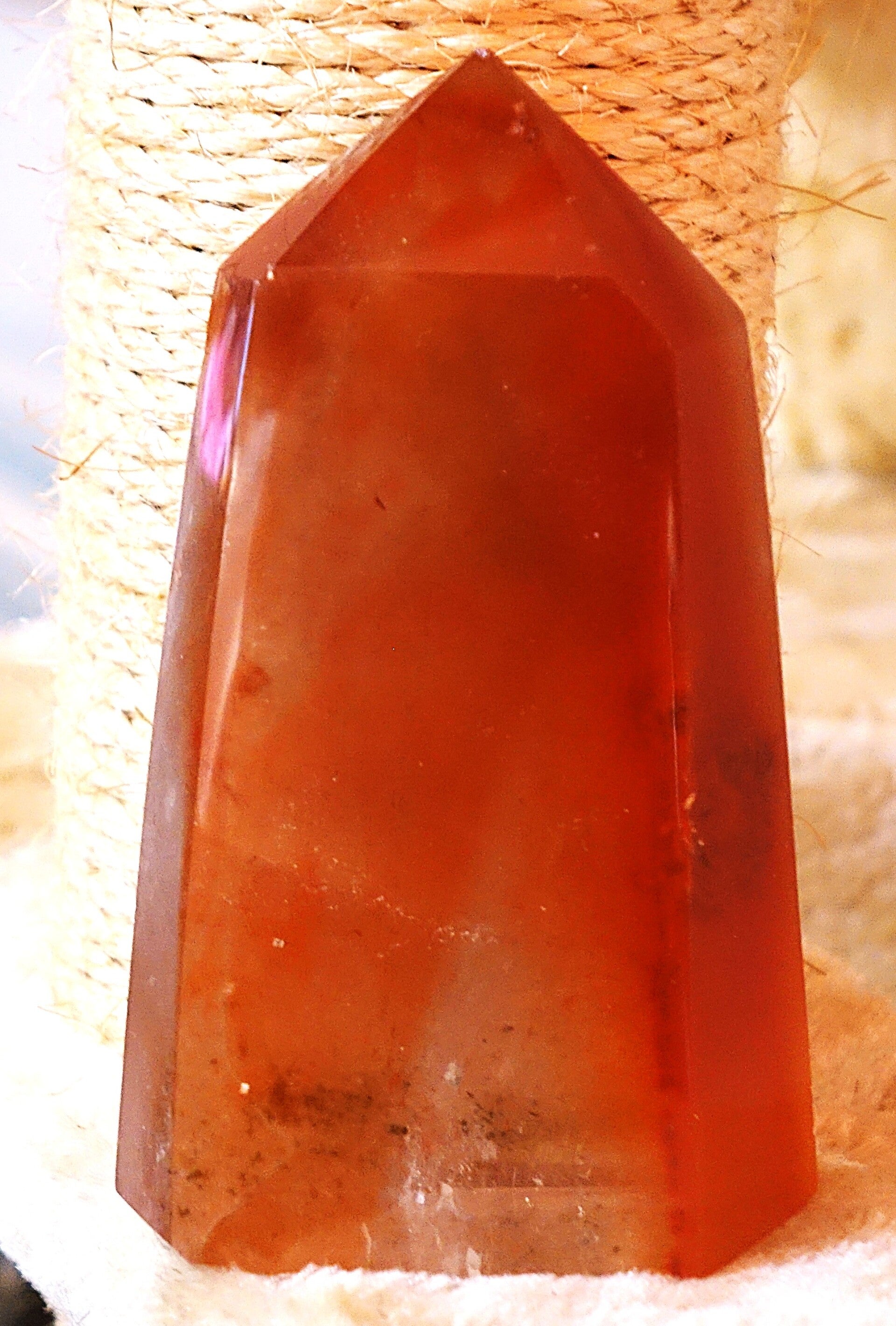 Mooie kristal punt met Hematiet fantoom uit Brazilië .Zeldzaam