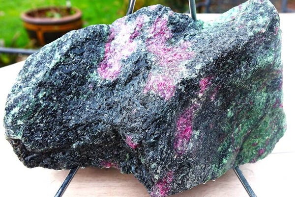 Groot stuk Robijn-Zoisiet 4 kg