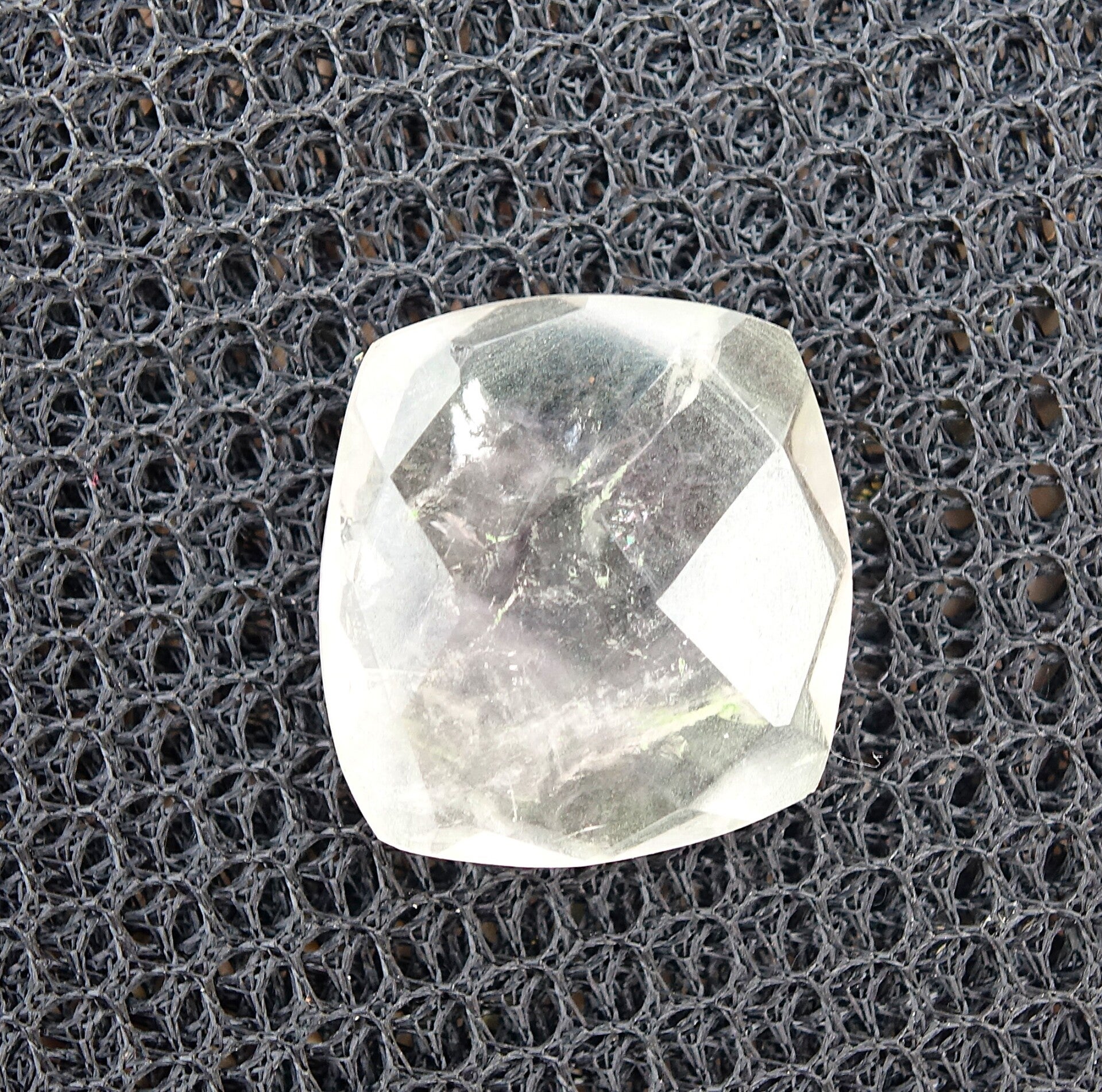 Mooie Tweezijdig gefacetteerde blanke Topas