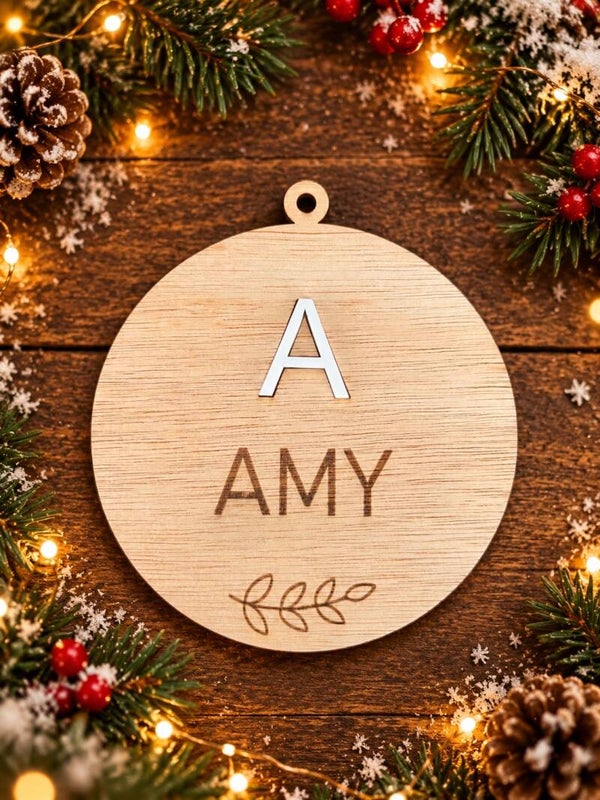 Kersthanger 22 - Kerstbal met acryl letter