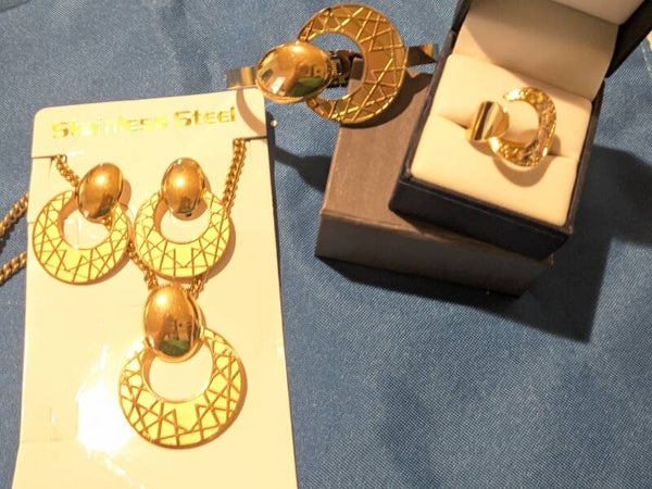 Woman Stainless Steel Gold Tone Set, Necklace, Earrings, Ring and Bracelet with Beautiful Design