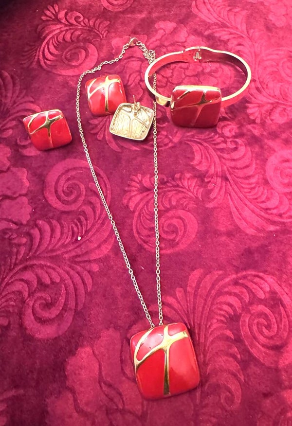 Woman Gold Plated Necklace, Earrings, Ring and Bracelet with Beautiful Red Square and Gold Design