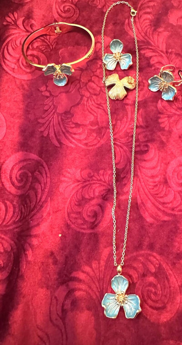 Woman Gold Plated Necklace, Earrings, Ring and Bracelet with Beautiful Blue Dainty Flower Gold Design