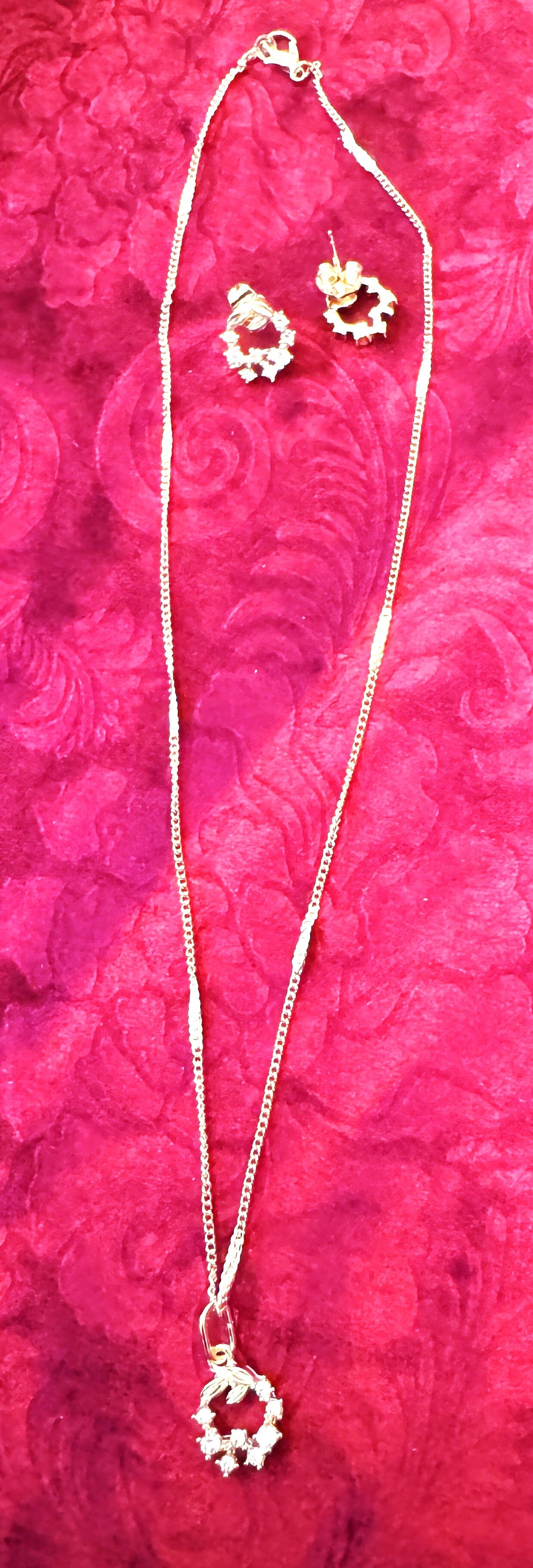 Women Gold Color Necklace and Earrings. Beautiful CZ Stones Wreath like design