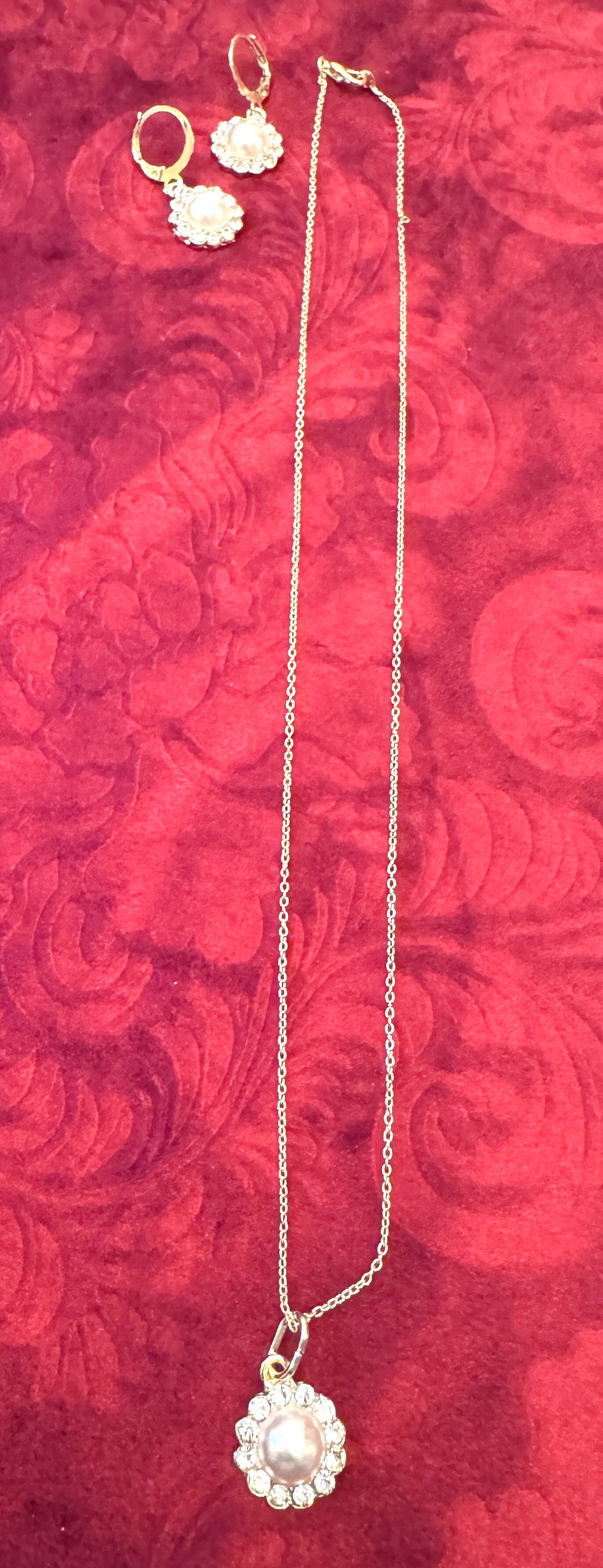 Women Gold Plated Necklace and Earrings. Beautiful Gold Flower design With Cz and Pearl like Stone in the center.