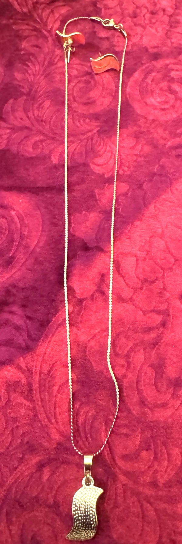 Women Gold Color Necklace and Earrings. Beauitful Wave like design